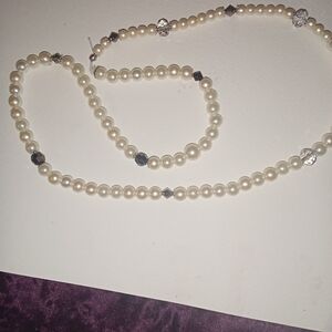 Elegant Pearl and Silver Necklace